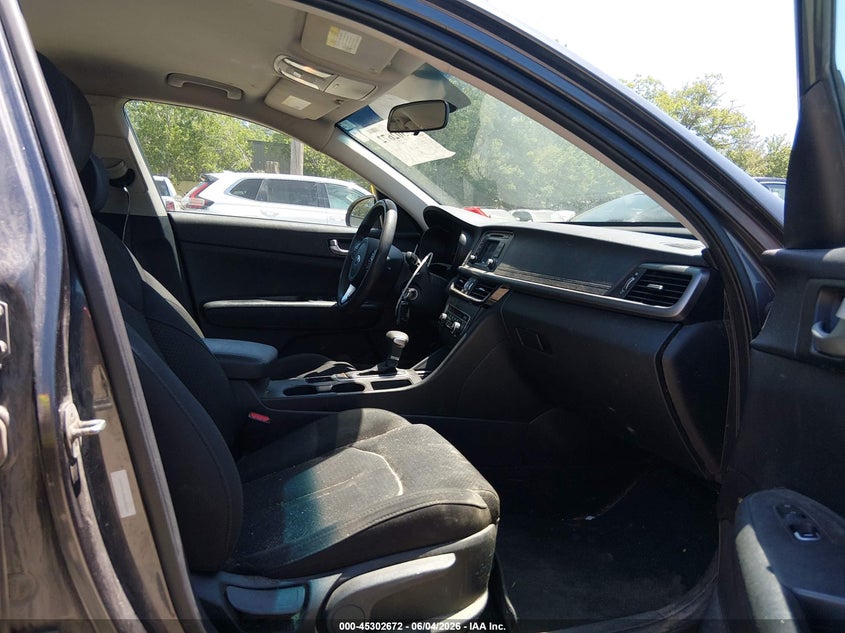 2017 Kia Optima VIN 5XXGT4L34HG156846 IAAI salvage auction — NORMAL WEAR, Original (New Hampshire), sold $425 on 2026-07-08 (photo 5)