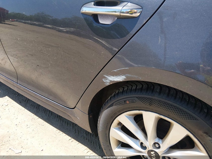 2017 Kia Optima VIN 5XXGT4L34HG156846 IAAI salvage auction — NORMAL WEAR, Original (New Hampshire), sold $425 on 2026-07-08 (photo 6)