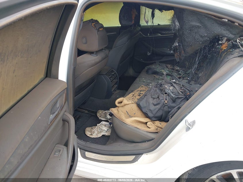 2019 BMW 5er VIN WBAJA5C57KWW31833 IAAI salvage auction — INTERIOR BURN, Salvage (California), sold $525 on 2026-07-29 (photo 8)