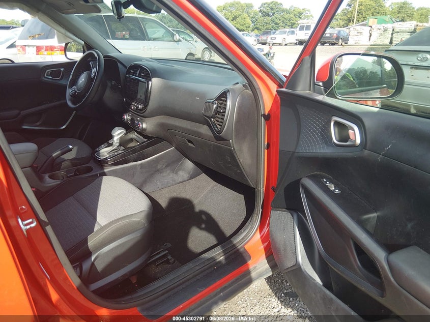 2024 Kia Soul VIN KNDJ33AUXR7231166 IAAI salvage auction — LEFT SIDE, Salvage (South Carolina), sold $4,750 on 2026-07-28 (photo 5)