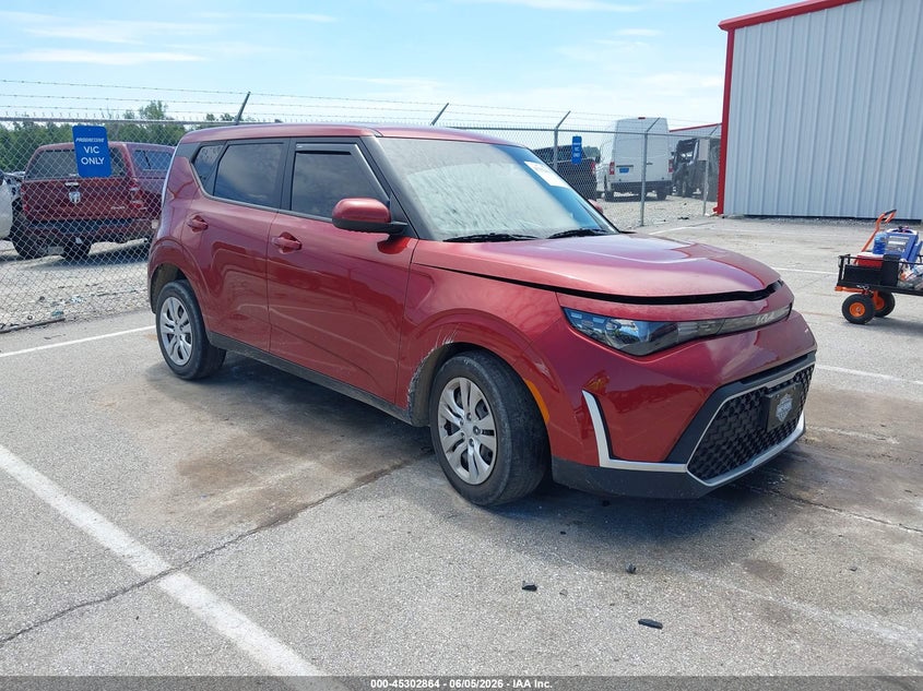 2023 Kia Soul VIN KNDJ23AU5P7188257 IAAI salvage auction — LEFT FRONT, Salvage Title, sold $2,500 on 2026-07-16 (photo 1)