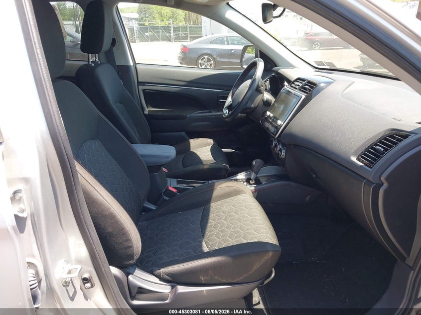 2022 Mitsubishi Outlander VIN JA4APUAU1NU008658 IAAI salvage auction — SIDE, Salvage Title, sold $4,450 on 2026-07-07 (photo 5)