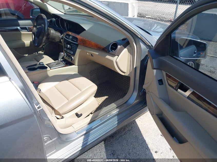2012 Mercedes-benz C-klasse VIN WDDGF8BB7CR233146 IAAI salvage auction — FRONT END, Clear - Public Restricted (Oklahoma), sold $2,250 on 2026-07-07 (photo 5)