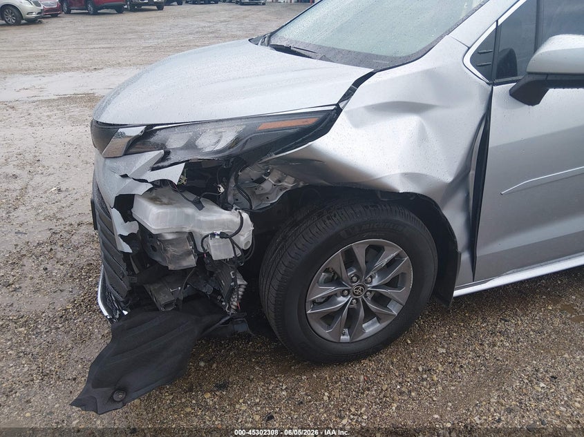 2024 Toyota Sienna VIN 5TDYSKFCXRS121557 IAAI salvage auction — LEFT FRONT, Salvage Title, sold $22,250 on 2026-07-08 (photo 6)