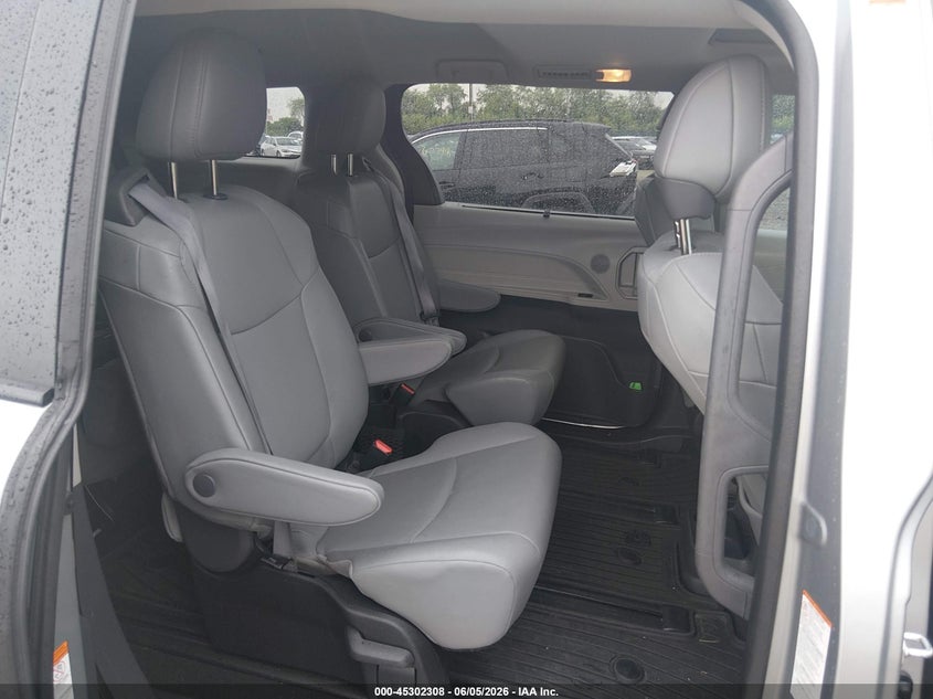 2024 Toyota Sienna VIN 5TDYSKFCXRS121557 IAAI salvage auction — LEFT FRONT, Salvage Title, sold $22,250 on 2026-07-08 (photo 8)