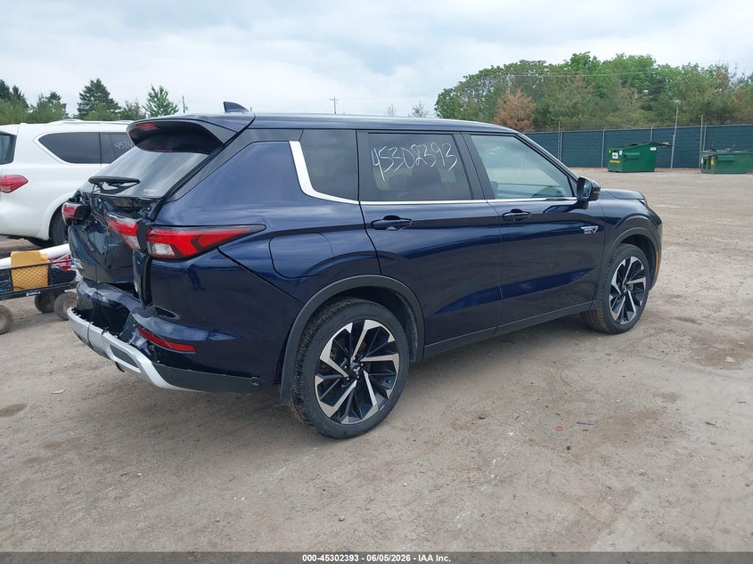 2025 Mitsubishi Outlander VIN JA4T5VA99SZ010415 IAAI salvage auction — REAR END, Salvage Title, sold $11,900 on 2026-07-31 (photo 4)