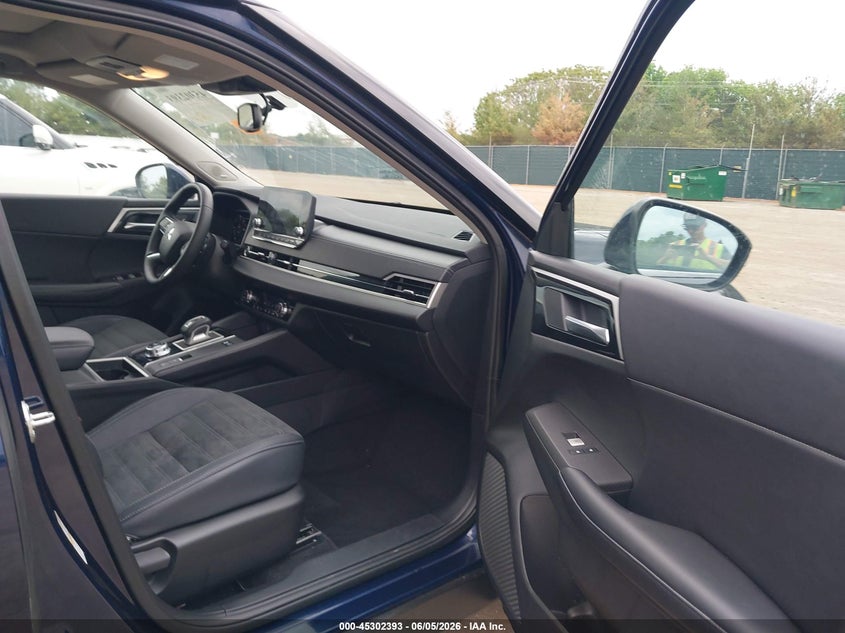 2025 Mitsubishi Outlander VIN JA4T5VA99SZ010415 IAAI salvage auction — REAR END, Salvage Title, sold $11,900 on 2026-07-31 (photo 5)