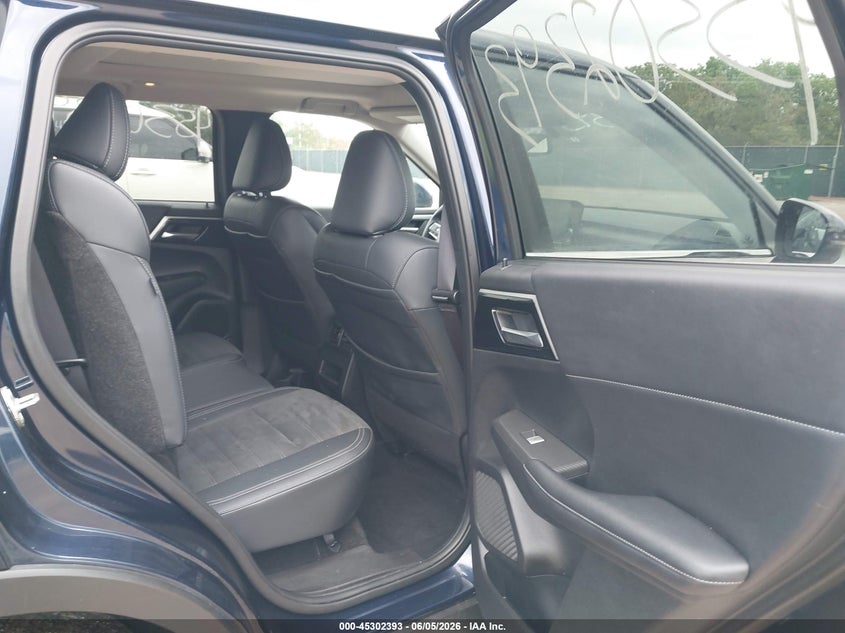 2025 Mitsubishi Outlander VIN JA4T5VA99SZ010415 IAAI salvage auction — REAR END, Salvage Title, sold $11,900 on 2026-07-31 (photo 8)