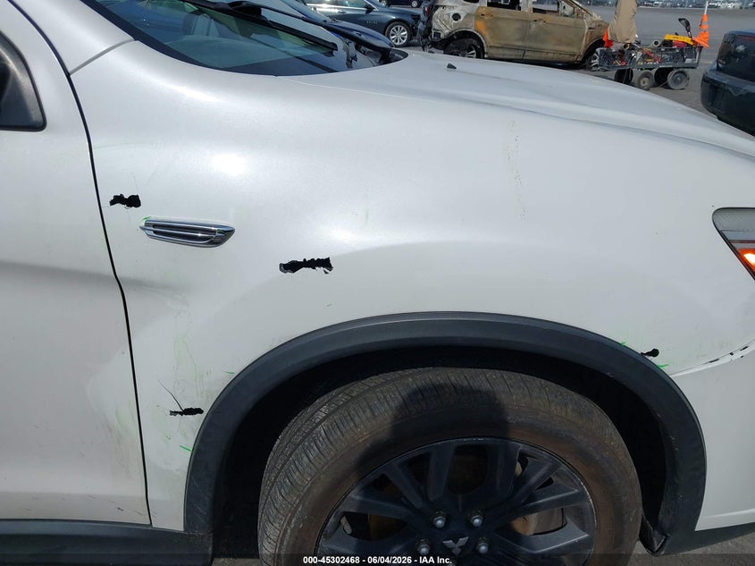 2019 Mitsubishi Outlander VIN JA4AR3AU4KU024661 IAAI salvage auction — RIGHT SIDE, Salvage (Illinois), sold $1,050 on 2026-07-28 (photo 6)