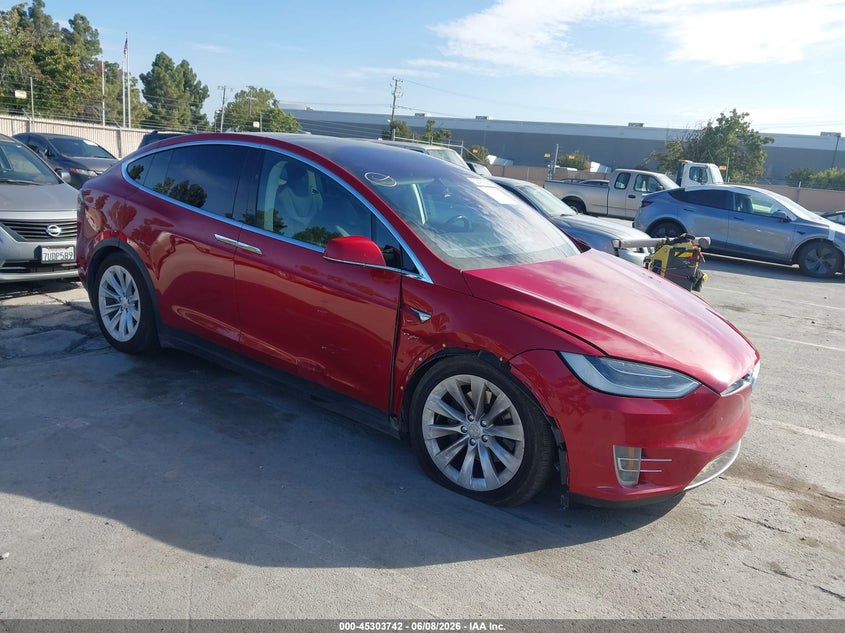 2017 Tesla Model x VIN 5YJXCDE25HF077788 IAAI salvage auction — RIGHT FRONT, Salvage Title, sold $9,100 on 2026-07-06 (photo 1)