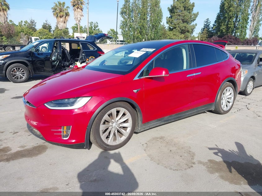 2017 Tesla Model x VIN 5YJXCDE25HF077788 IAAI salvage auction — RIGHT FRONT, Salvage Title, sold $9,100 on 2026-07-06 (photo 2)