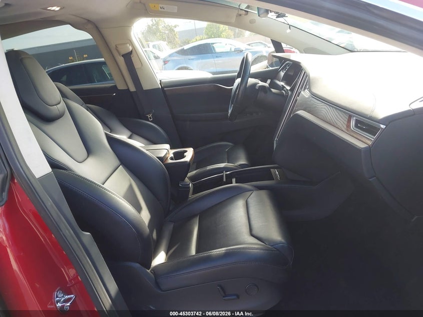 2017 Tesla Model x VIN 5YJXCDE25HF077788 IAAI salvage auction — RIGHT FRONT, Salvage Title, sold $9,100 on 2026-07-06 (photo 5)