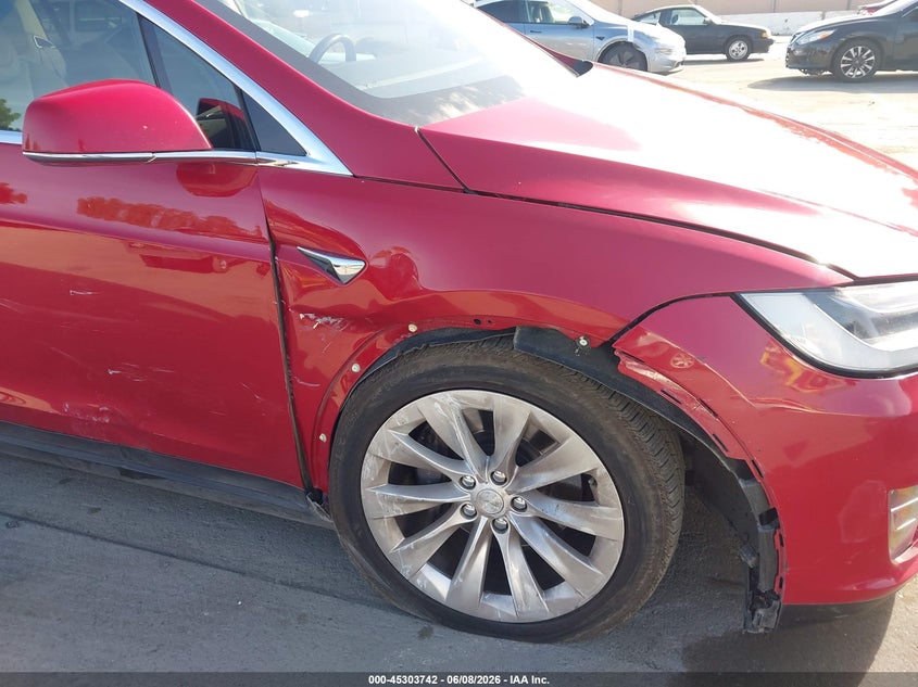 2017 Tesla Model x VIN 5YJXCDE25HF077788 IAAI salvage auction — RIGHT FRONT, Salvage Title, sold $9,100 on 2026-07-06 (photo 6)