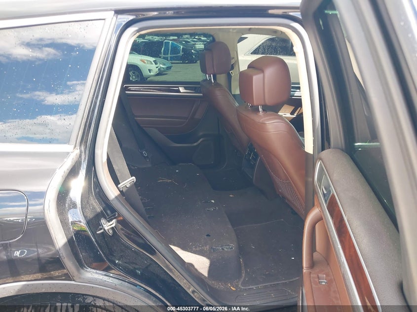 2014 Volkswagen Touareg VIN WVGEF9BP0ED008548 IAAI salvage auction — LEFT FRONT, Clear (Florida), sold $750 on 2026-07-14 (photo 8)