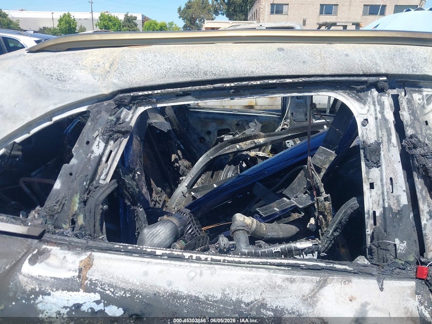 2025 Porsche Macan VIN WP1AF2A51SLB51745 IAAI salvage auction — TOTAL BURN, Salvage Title, sold $325 on 2026-07-20 (photo 8)