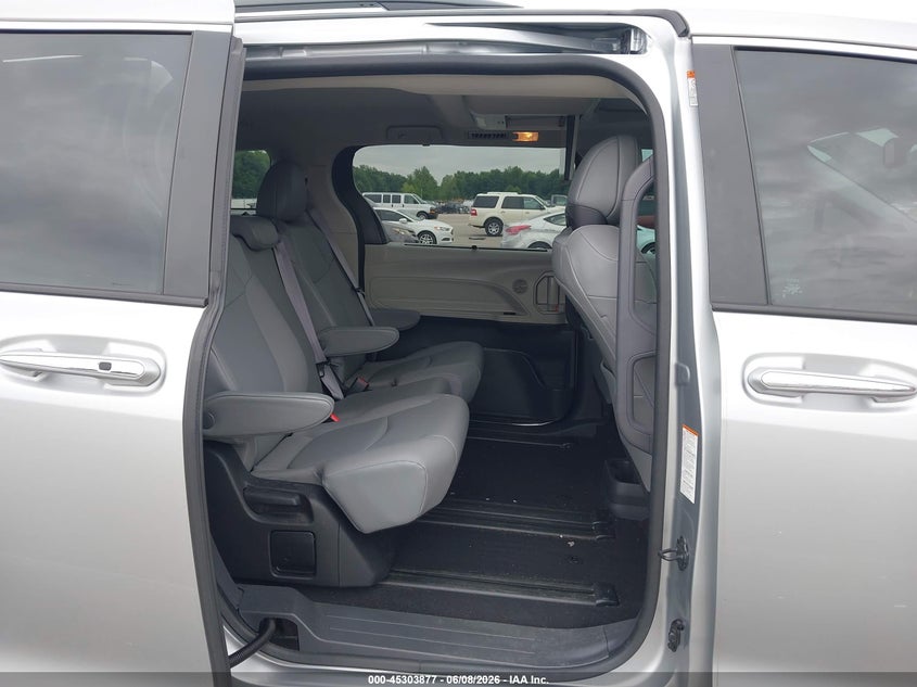2022 Toyota Sienna VIN 5TDJRKEC2NS104910 IAAI salvage auction — FRONT END, Salvage (Indiana), sold $18,350 on 2026-07-30 (photo 8)