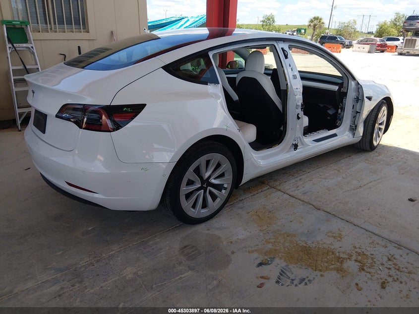 2021 Tesla Model 3 VIN 5YJ3E1EA8MF987704 IAAI salvage auction — RIGHT SIDE, Salvage Title, sold $4,900 on 2026-07-16 (photo 4)
