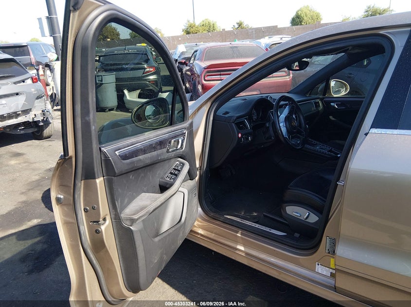 2017 Porsche Macan VIN WP1AG2A55HLB52497 IAAI salvage auction — RIGHT FRONT, Salvage Title, sold $7,925 on 2026-09-06 (photo 5)