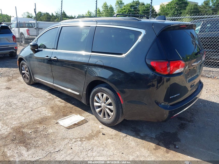 2017 Chrysler Pacifica VIN 2C4RC1BG3HR642311 IAAI salvage auction — HAIL, Clear (Oklahoma), sold $2,500 on 2026-09-06 (photo 3)