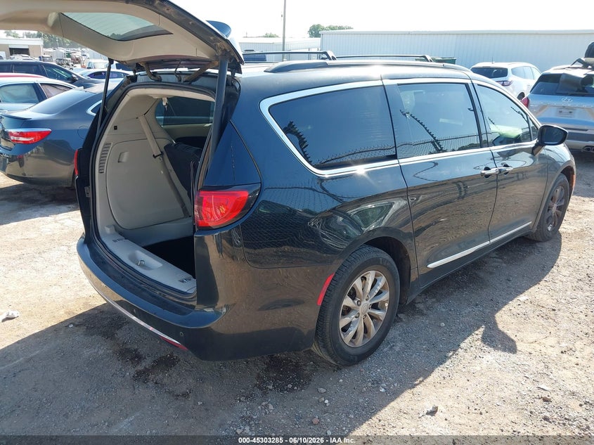 2017 Chrysler Pacifica VIN 2C4RC1BG3HR642311 IAAI salvage auction — HAIL, Clear (Oklahoma), sold $2,500 on 2026-09-06 (photo 4)