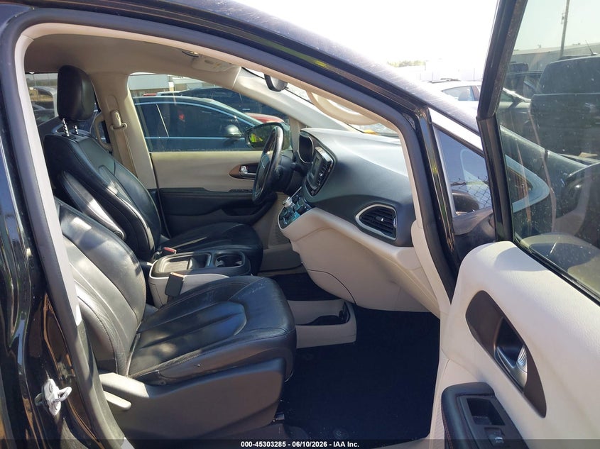 2017 Chrysler Pacifica VIN 2C4RC1BG3HR642311 IAAI salvage auction — HAIL, Clear (Oklahoma), sold $2,500 on 2026-09-06 (photo 5)