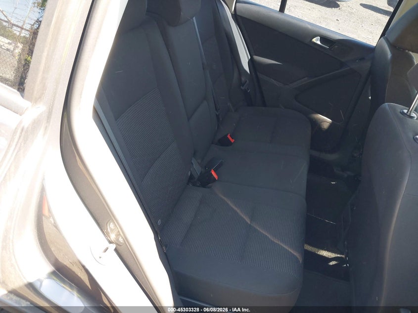 2015 Volkswagen Tiguan VIN WVGBV7AX0FW579393 IAAI salvage auction — NORMAL WEAR, Clear (New Jersey), sold $600 on 2026-07-06 (photo 8)