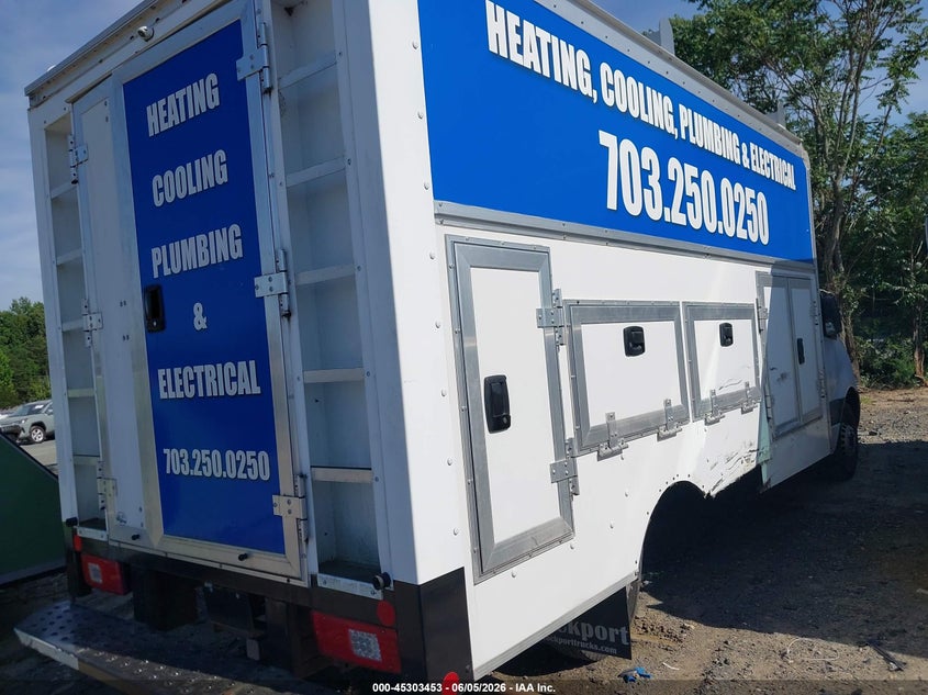 2019 Mercedes-benz Sprinter VIN WDAPF4CD3KN015085 IAAI salvage auction — RIGHT SIDE, Clear (Virginia), sold $14,600 on 2026-07-06 (photo 4)