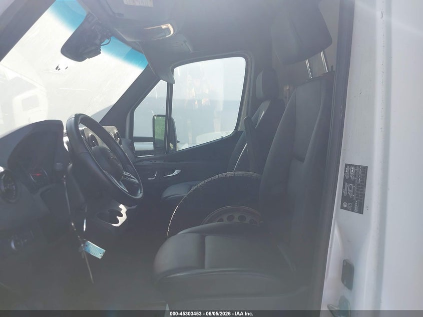 2019 Mercedes-benz Sprinter VIN WDAPF4CD3KN015085 IAAI salvage auction — RIGHT SIDE, Clear (Virginia), sold $14,600 on 2026-07-06 (photo 6)