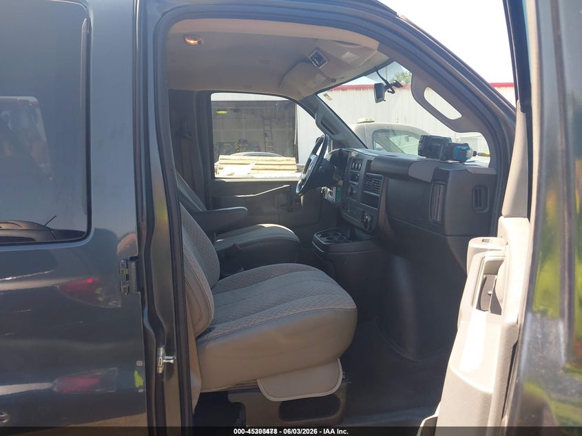 2017 Chevrolet Express 3500 VIN 1GAZGPFG4H1249268 IAAI salvage auction — NORMAL WEAR, Sf97 (Ohio), sold $23,125 on 2026-07-15 (photo 5)