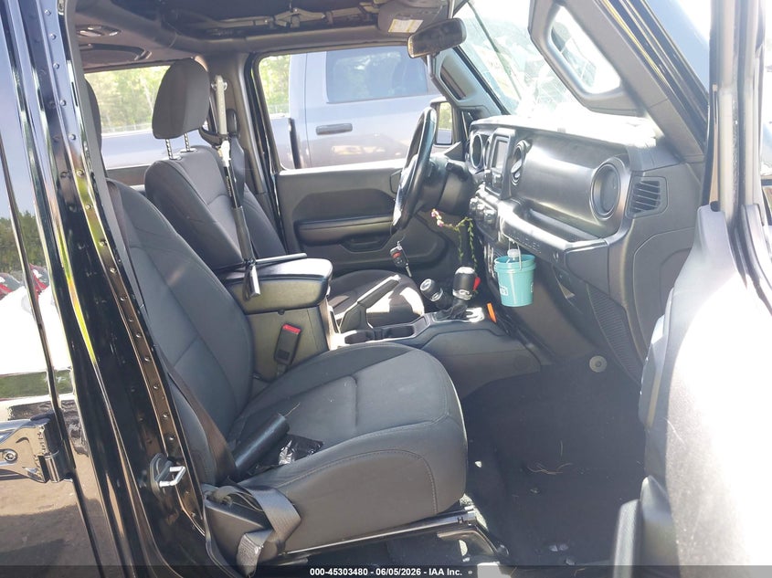 2019 Jeep Wrangler / VIN 1C4HJXDG2KW507997 IAAI salvage auction — REAR END, Salvage Title, sold $9,300 on 2026-08-01 (photo 5)