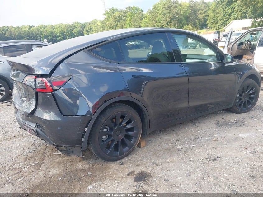 2024 Tesla Model y VIN 7SAYGDEEXRA231528 IAAI salvage auction — REAR END, Salvage (Georgia), sold $13,375 on 2026-07-15 (photo 4)