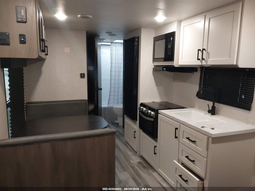 2025 Jayco Jay flight VIN 1UJBC0BN9S1YV0540 IAAI salvage auction — HAIL, Salvage (Kansas), sold $7,550 on 2026-09-04 (photo 5)