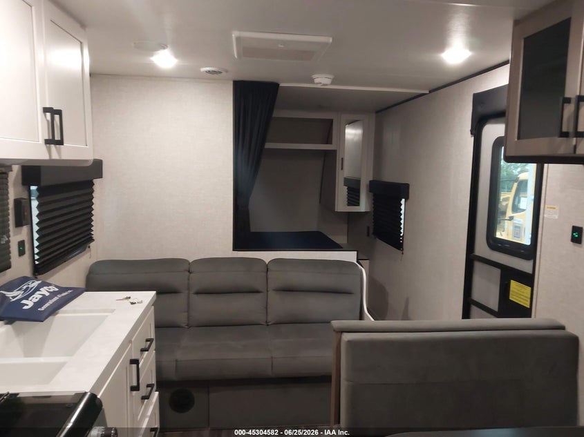 2025 Jayco Jay flight VIN 1UJBC0BN9S1YV0540 IAAI salvage auction — HAIL, Salvage (Kansas), sold $7,550 on 2026-09-04 (photo 6)