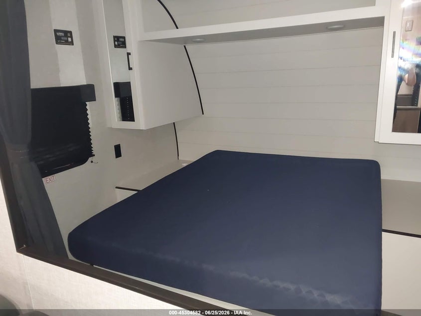 2025 Jayco Jay flight VIN 1UJBC0BN9S1YV0540 IAAI salvage auction — HAIL, Salvage (Kansas), sold $7,550 on 2026-09-04 (photo 7)