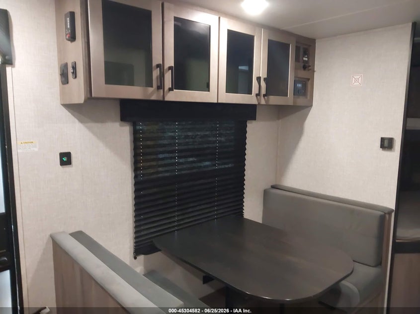 2025 Jayco Jay flight VIN 1UJBC0BN9S1YV0540 IAAI salvage auction — HAIL, Salvage (Kansas), sold $7,550 on 2026-09-04 (photo 8)
