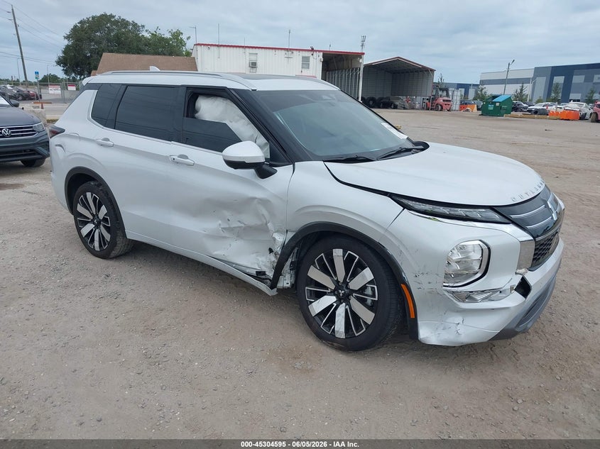 2025 Mitsubishi Outlander VIN JA4J3WA84SZ055823 IAAI salvage auction — RIGHT FRONT, Salvage Title, sold $11,700 on 2026-07-21 (photo 1)