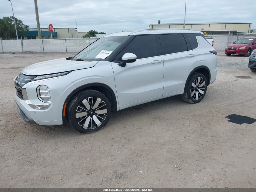 2025 Mitsubishi Outlander VIN JA4J3WA84SZ055823 IAAI salvage auction — RIGHT FRONT, Salvage Title, sold $11,700 on 2026-07-21 (photo 2)