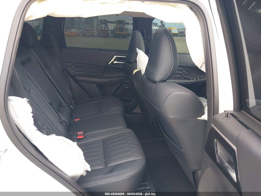 2025 Mitsubishi Outlander VIN JA4J3WA84SZ055823 IAAI salvage auction — RIGHT FRONT, Salvage Title, sold $11,700 on 2026-07-21 (photo 8)