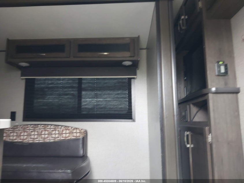 2020 Jayco Jay Flight VIN 1UJBJ0BRXL17X0352 IAAI salvage auction — FRONT END, Salvage (Illinois), sold $4,200 on 2026-09-22 (photo 5)