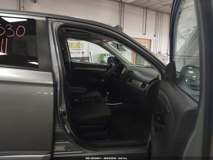 2017 Mitsubishi Outlander VIN JA4AD3A36HZ058134 IAAI salvage auction — REAR END, Salvage Title, sold $2,325 on 2026-07-20 (photo 5)