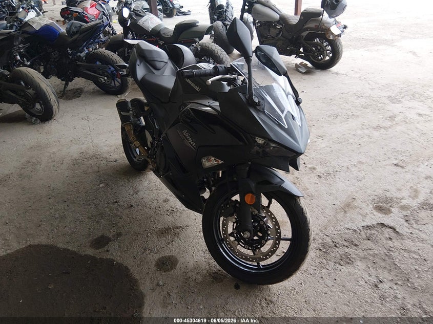 2026 Kawasaki Ninja VIN ML5EXGH10TDA88369 IAAI salvage auction — LEFT SIDE, Salvage Title, sold $1,900 on 2026-07-22 (photo 1)