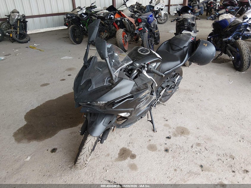 2026 Kawasaki Ninja VIN ML5EXGH10TDA88369 IAAI salvage auction — LEFT SIDE, Salvage Title, sold $1,900 on 2026-07-22 (photo 2)