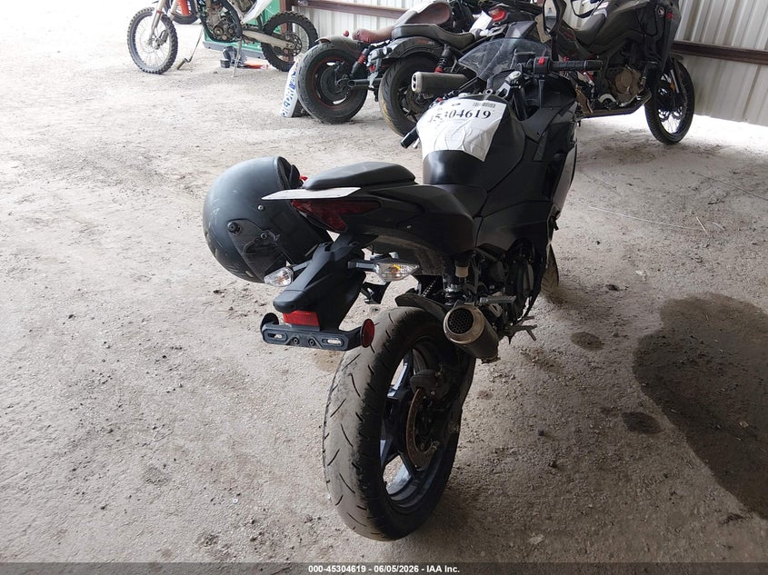 2026 Kawasaki Ninja VIN ML5EXGH10TDA88369 IAAI salvage auction — LEFT SIDE, Salvage Title, sold $1,900 on 2026-07-22 (photo 4)