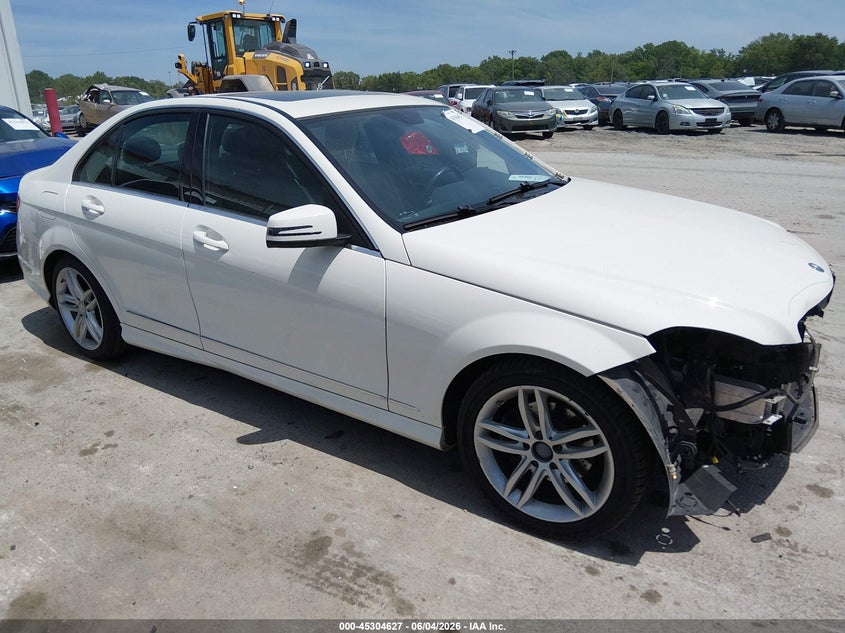 2012 Mercedes-benz C-klasse VIN WDDGF8BBXCA695473 IAAI salvage auction — FRONT END, Salvage Title, sold $625 on 2026-07-20 (photo 1)