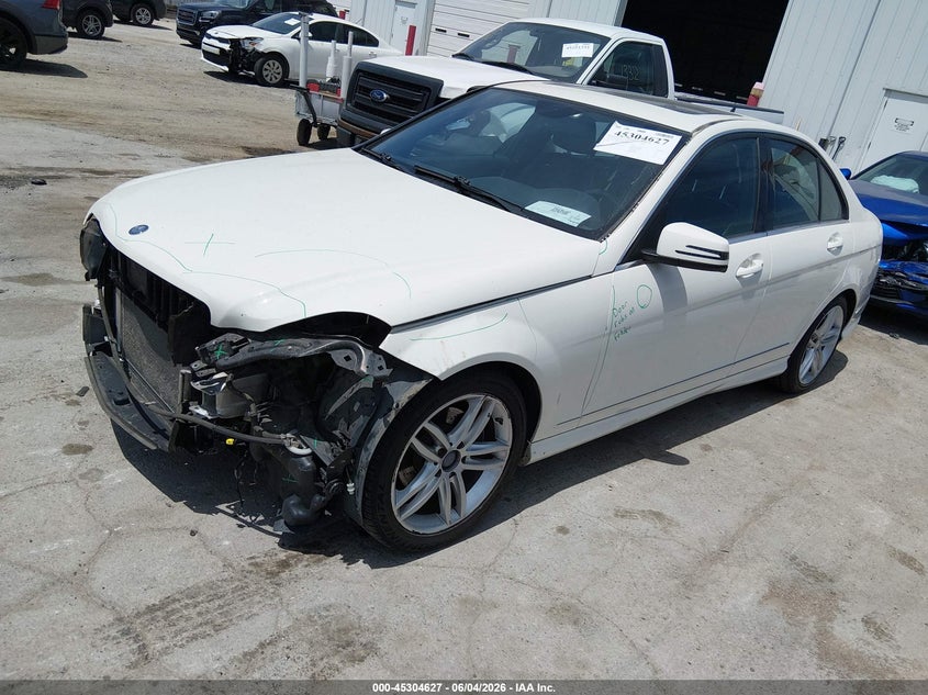 2012 Mercedes-benz C-klasse VIN WDDGF8BBXCA695473 IAAI salvage auction — FRONT END, Salvage Title, sold $625 on 2026-07-20 (photo 2)