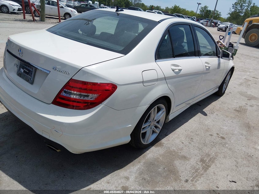 2012 Mercedes-benz C-klasse VIN WDDGF8BBXCA695473 IAAI salvage auction — FRONT END, Salvage Title, sold $625 on 2026-07-20 (photo 4)