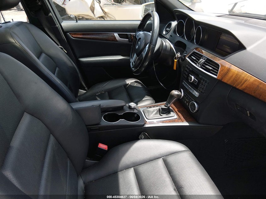 2012 Mercedes-benz C-klasse VIN WDDGF8BBXCA695473 IAAI salvage auction — FRONT END, Salvage Title, sold $625 on 2026-07-20 (photo 5)