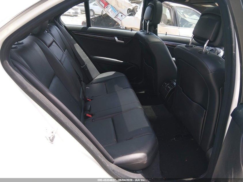 2012 Mercedes-benz C-klasse VIN WDDGF8BBXCA695473 IAAI salvage auction — FRONT END, Salvage Title, sold $625 on 2026-07-20 (photo 8)