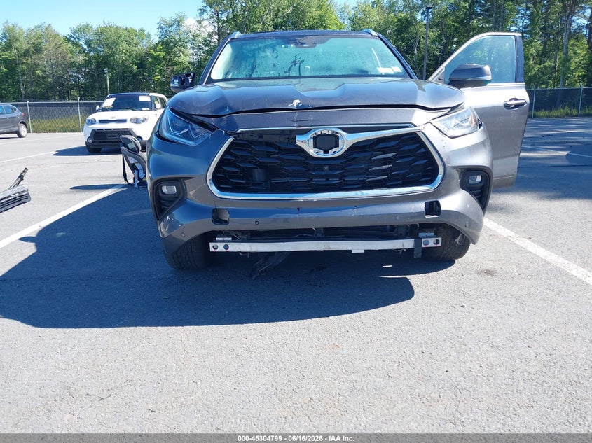 2024 Toyota Highlander VIN 5TDEBRCHXRS630446 IAAI salvage auction — ROOF, Salvage Title, sold $25 on 2026-07-30 (photo 6)