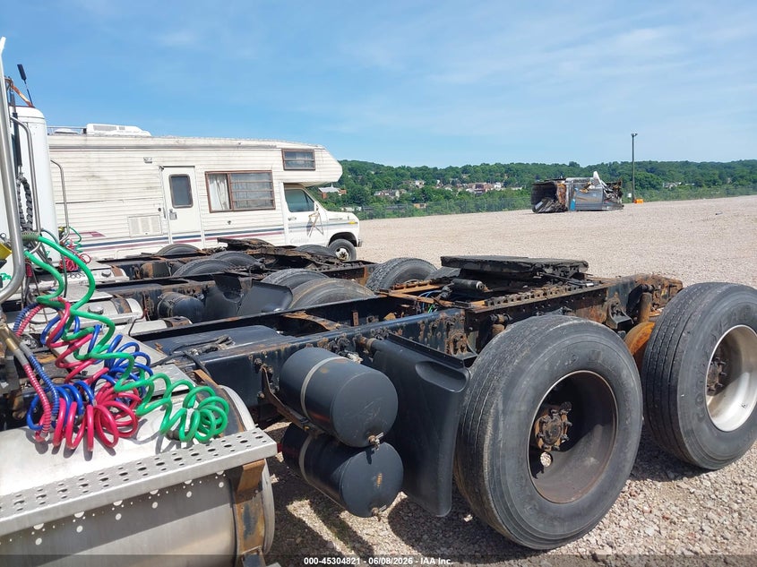 2015 Freightliner Cascadia 113 VIN 1FUJGBDV0FLBW4420 IAAI salvage auction — REAR END, Clear (Indiana), sold $25 on 2026-07-07 (photo 6)